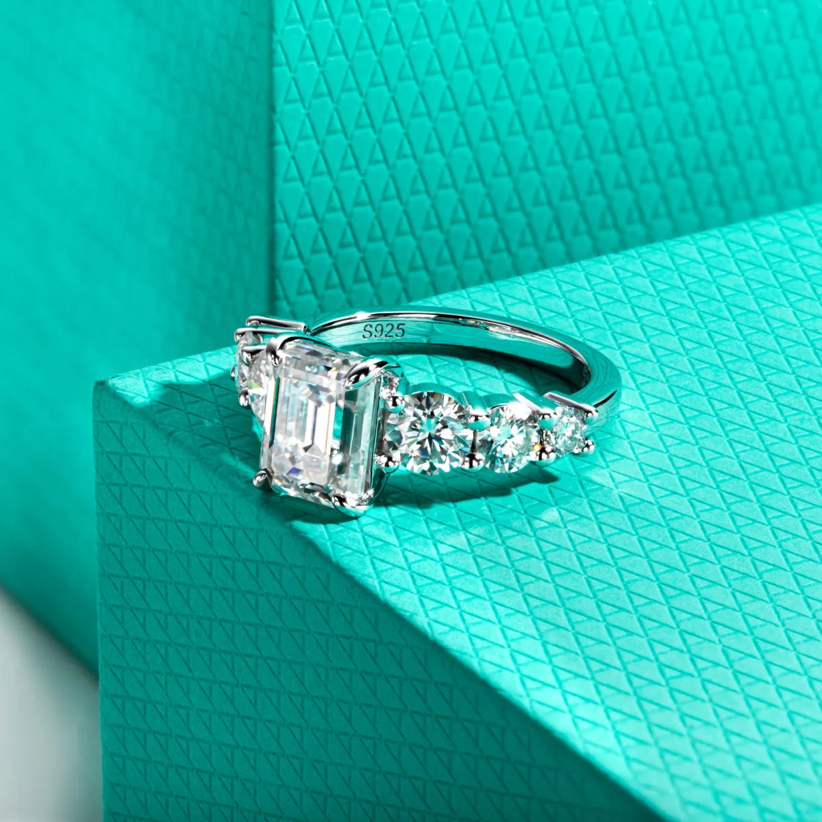 Avalora Distinction Moissanite Engagement Ring