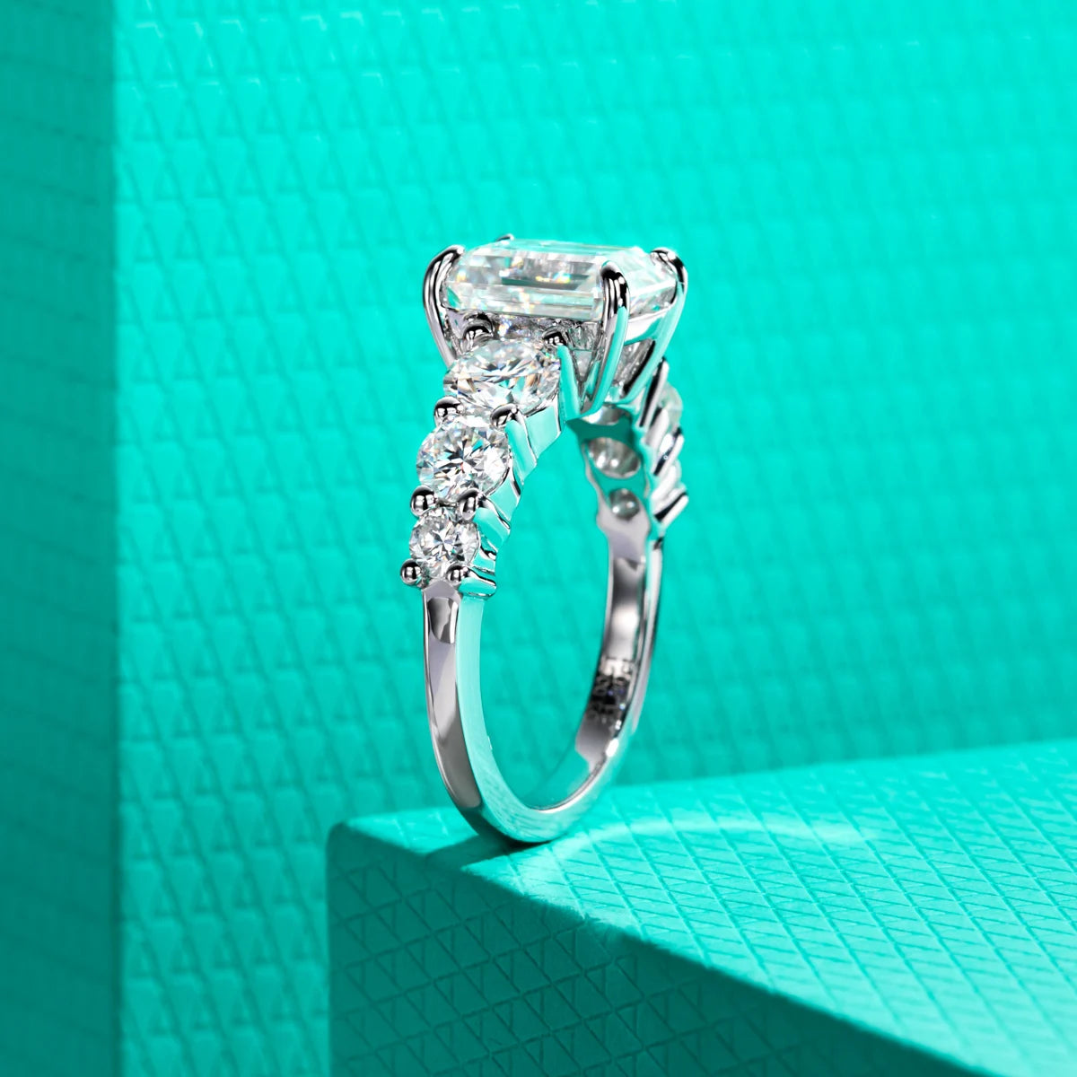 Avalora Distinction Moissanite Engagement Ring