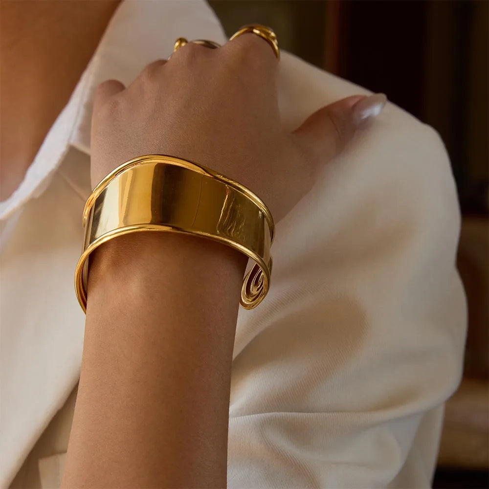 Gildspire Twist Cuff