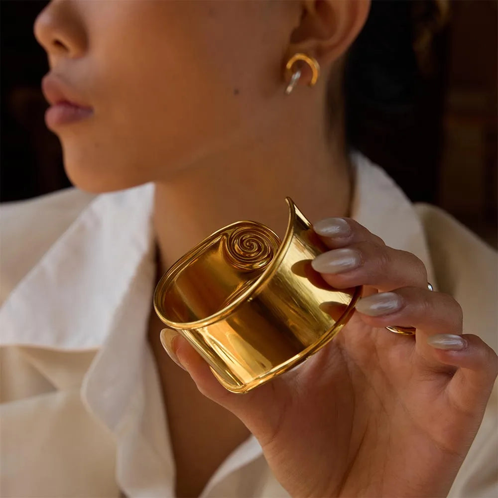 Gildspire Twist Cuff