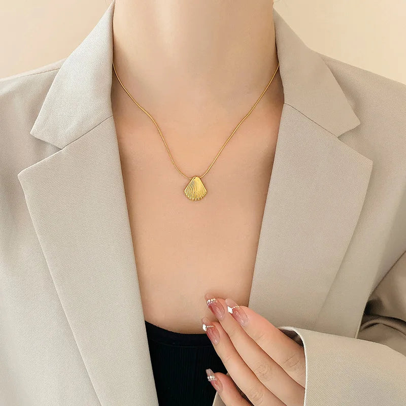 Shell Pendant Necklace